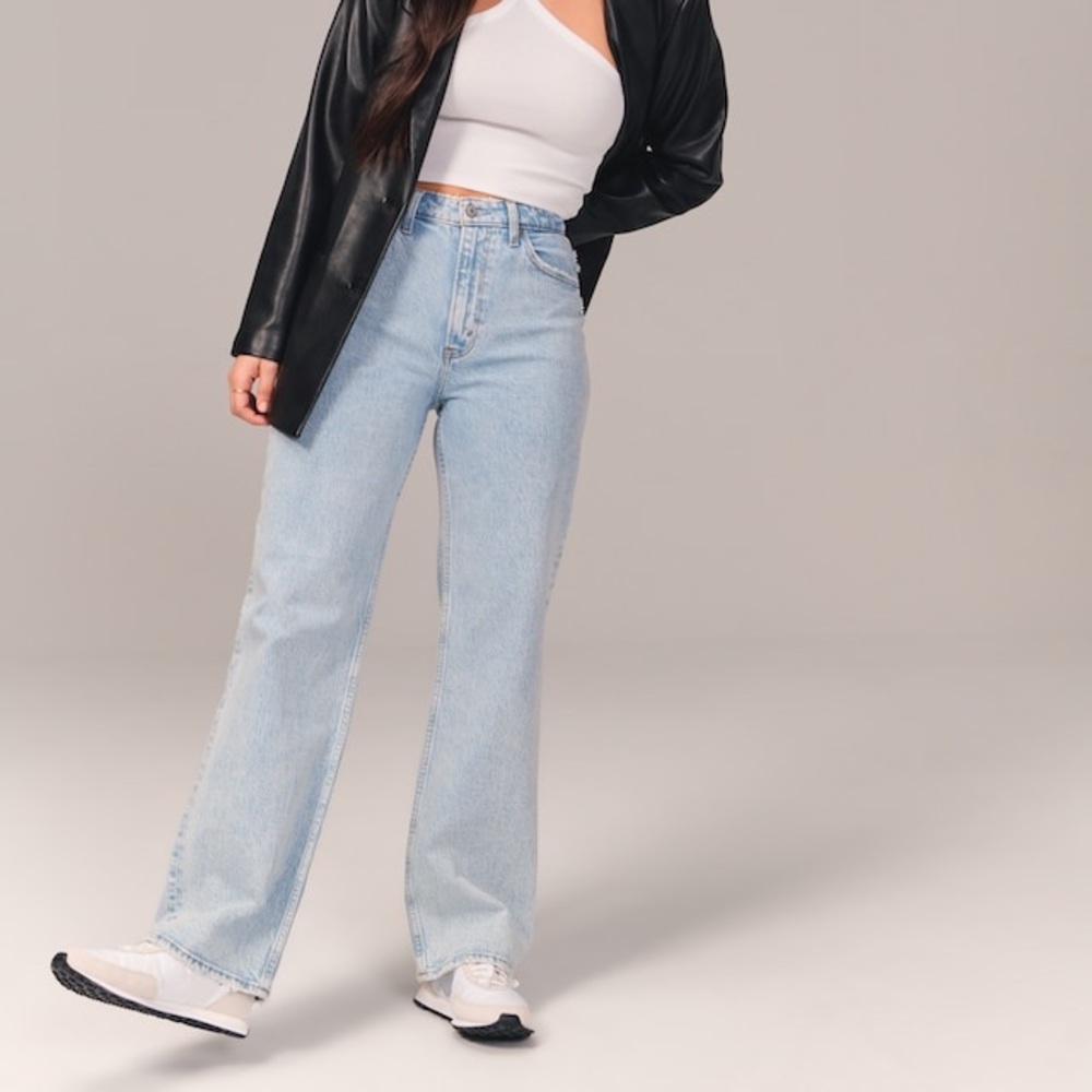 A&F 90s High Rise Relaxed Jeans (27R, Curve Love)